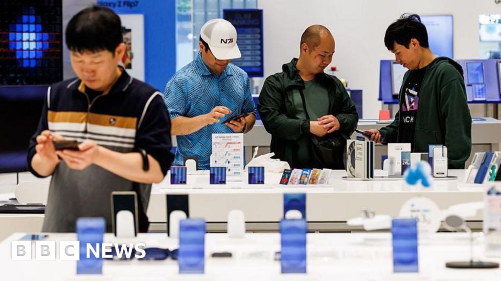 Samsung Q2 operating profit surges ~1,900% on AI memory chip demand