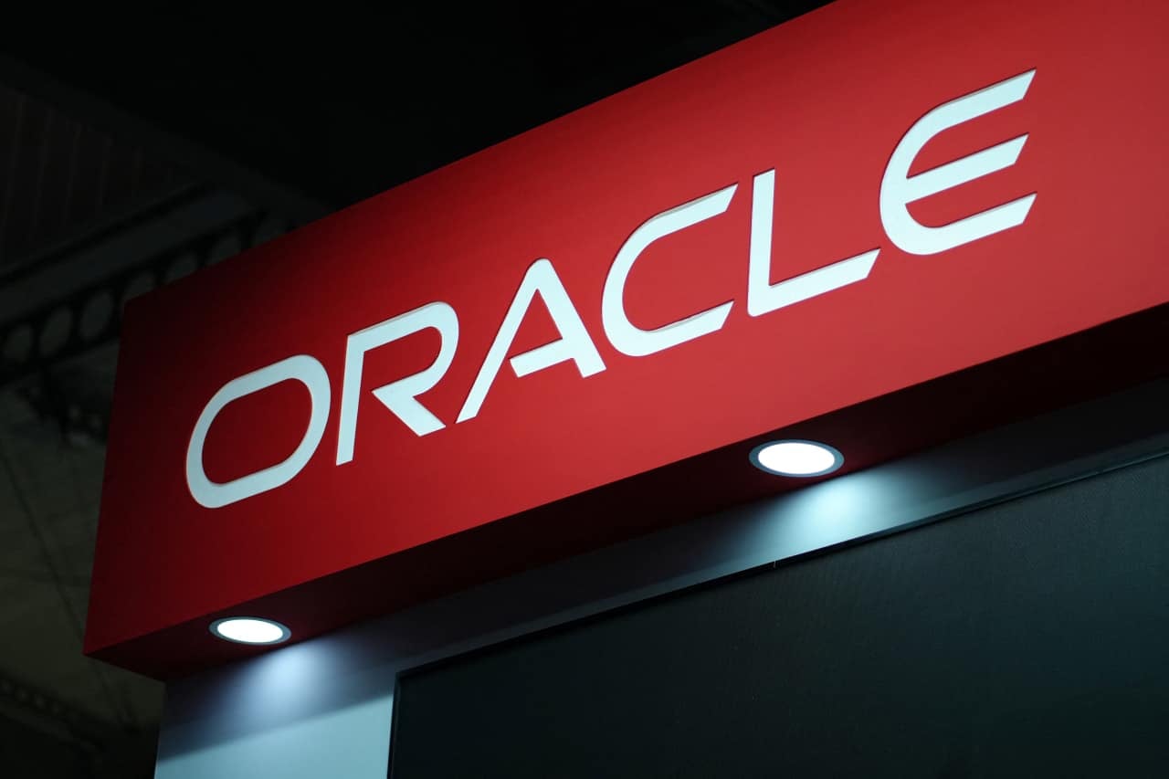 Oracle Q3 beats lift shares 11% as AI backlog and revenue outlook ease debt fears