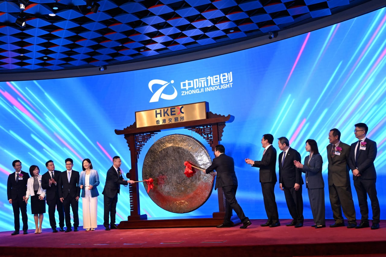 Zhongji Innolight drops 3% on Hong Kong debut after $6.8bn IPO