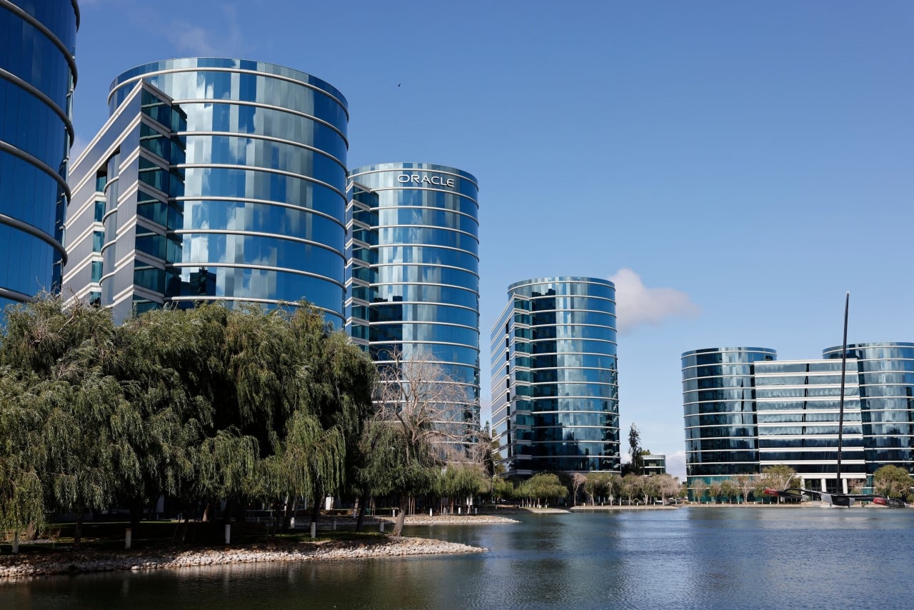 Oracle cuts thousands of jobs to fund AI infrastructure buildout